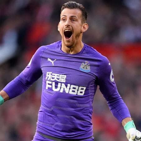 martin-dubravka-celebrates-man-united-away