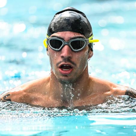 Sandro Tonali swimming